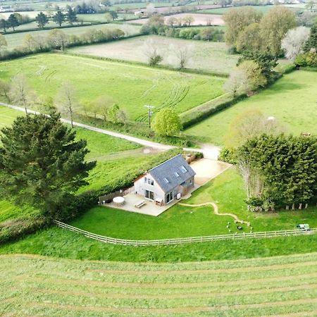 Deer Den Timber Clad Cabin With Hot Tub, Up Private Lane Villa Cullompton Exterior photo