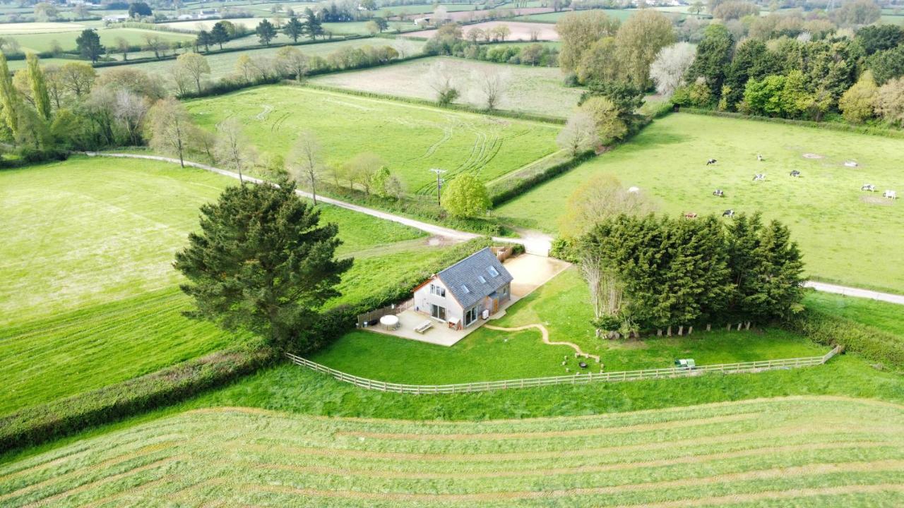 Deer Den Timber Clad Cabin With Hot Tub, Up Private Lane Villa Cullompton Exterior photo